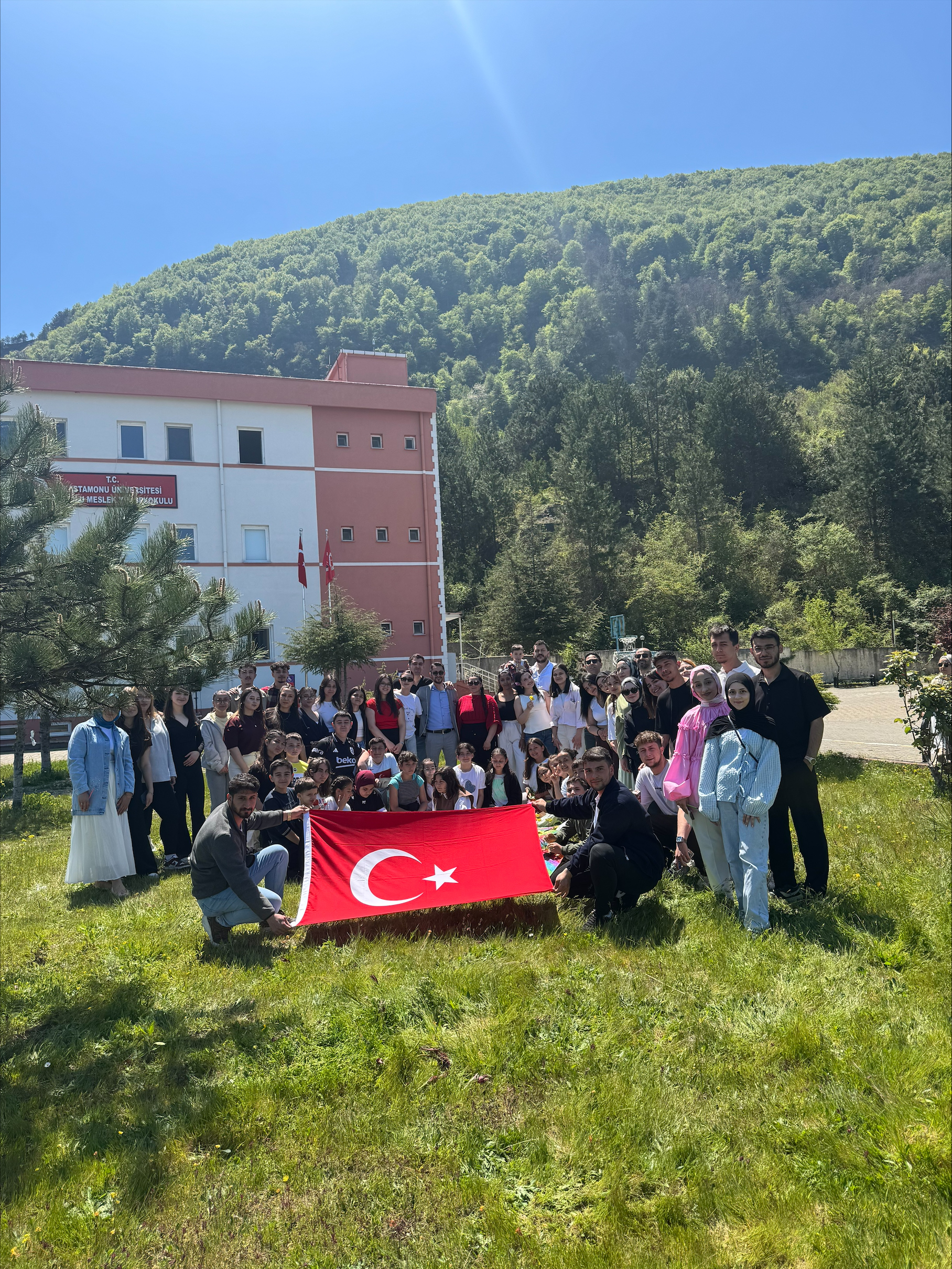 İnebolu MYO’da Gökyüzü Renkli Uçurtmalarla Şenlendi